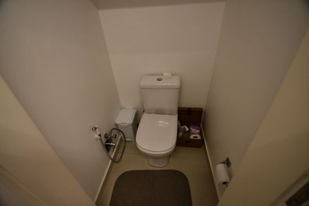 Casa de condomínio à venda com 270m², 3 quartos e 4 vagasBanheiro da Suíte 1