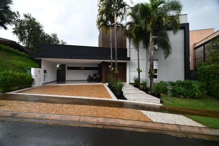 Casa de condomínio à venda com 270m², 3 quartos e 4 vagasFachada