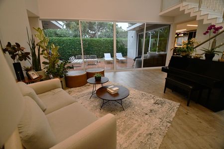 Casa de condomínio à venda com 270m², 3 quartos e 4 vagasSala