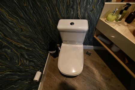 Casa de condomínio à venda com 270m², 3 quartos e 4 vagasLavabo