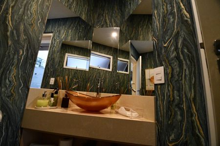 Casa de condomínio à venda com 270m², 3 quartos e 4 vagasLavabo