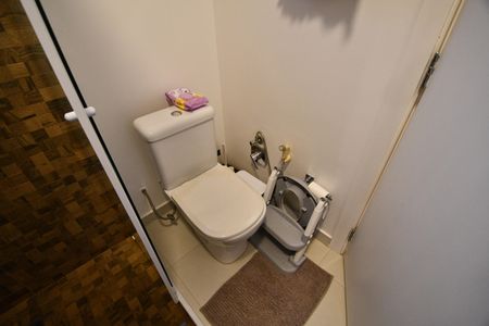 Casa de condomínio à venda com 270m², 3 quartos e 4 vagasBanheiro da Suíte 2