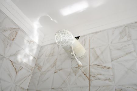 Casa de condomínio para alugar com 320m², 3 quartos e 4 vagasBanheiro de serviço