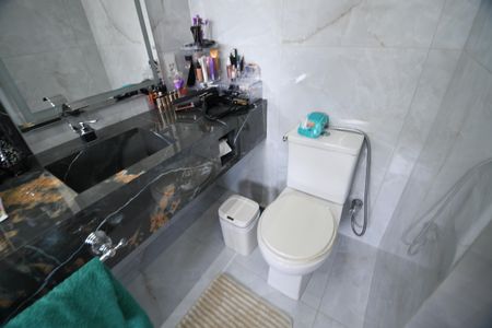 Casa de condomínio para alugar com 320m², 3 quartos e 4 vagasBanheiro 1