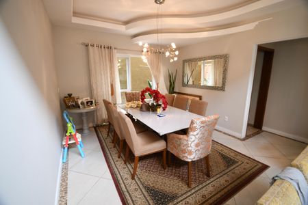 Casa de condomínio para alugar com 320m², 3 quartos e 4 vagasSala