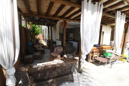 Casa de condomínio para alugar com 320m², 3 quartos e 4 vagasVaranda