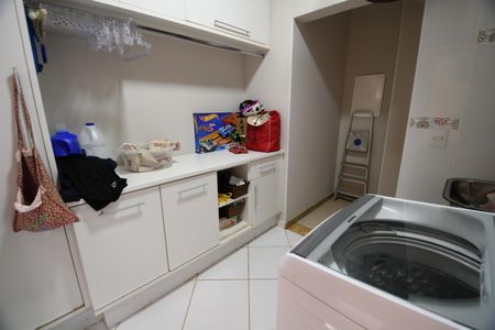 Casa de condomínio para alugar com 320m², 3 quartos e 4 vagasÁrea de Serviço