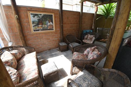 Casa de condomínio para alugar com 320m², 3 quartos e 4 vagasVaranda