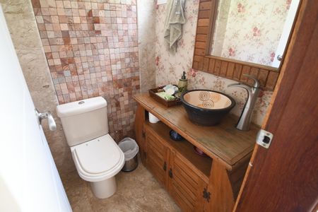 Casa de condomínio para alugar com 320m², 3 quartos e 4 vagasLavabo