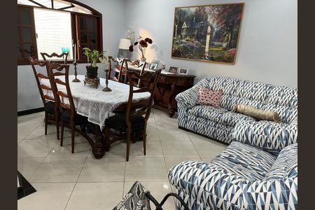 Casa à venda com 350m², 4 quartos e 2 vagasSala