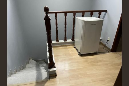 Casa à venda com 350m², 4 quartos e 2 vagasEscada