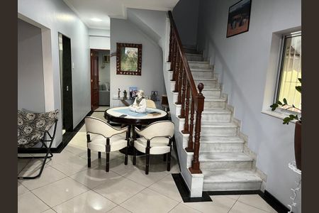 Casa à venda com 350m², 4 quartos e 2 vagasSala