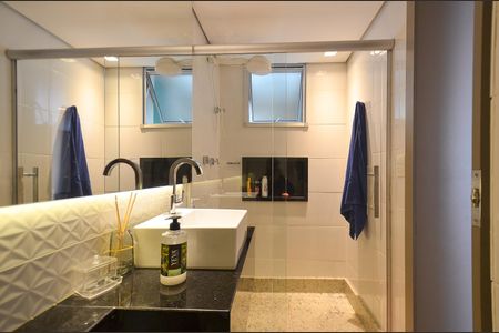 Apartamento à venda com 160m², 3 quartos e 3 vagas Apartamento à venda com 160m², 3 quartos e 3 vagasBanheiro Social