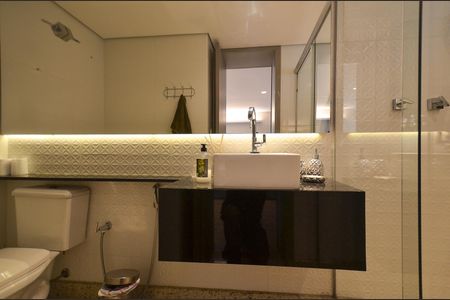 Apartamento à venda com 160m², 3 quartos e 3 vagas Apartamento à venda com 160m², 3 quartos e 3 vagasBanheiro Social