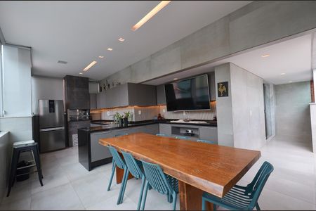 Apartamento à venda com 160m², 3 quartos e 3 vagas Apartamento à venda com 160m², 3 quartos e 3 vagasCobertura