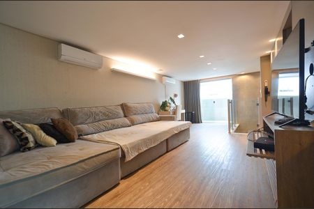 Apartamento à venda com 160m², 3 quartos e 3 vagas Apartamento à venda com 160m², 3 quartos e 3 vagasCobertura