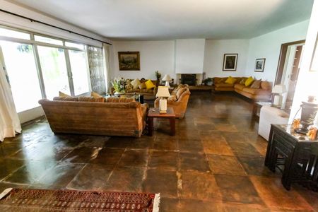 Casa para alugar com 800m², 5 quartos e 8 vagasSala 1