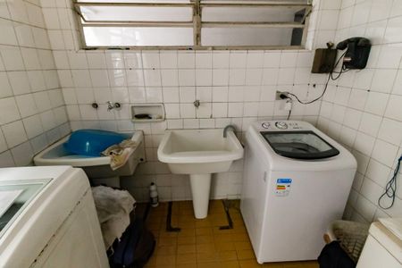 Casa para alugar com 800m², 5 quartos e 8 vagasÁrea de Serviço