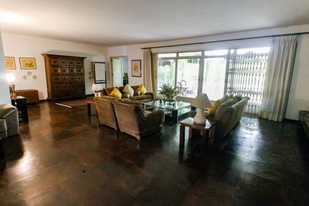 Casa para alugar com 800m², 5 quartos e 8 vagasSala 1