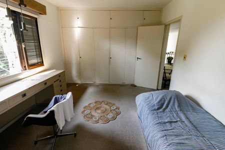 Casa para alugar com 800m², 5 quartos e 8 vagasSuíte 3 - armários