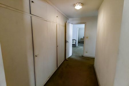 Casa para alugar com 800m², 5 quartos e 8 vagasCloset da suíte 1