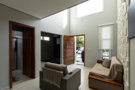 Casa de condomínio para alugar com 134m², 3 quartos e 2 vagas Casa de condomínio para alugar com 134m², 3 quartos e 2 vagasSala