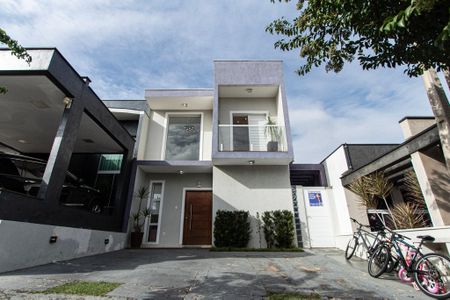 Casa de condomínio para alugar com 134m², 3 quartos e 2 vagas Casa de condomínio para alugar com 134m², 3 quartos e 2 vagasFachada