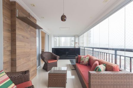 Apartamento para alugar com 180m², 3 quartos e 2 vagasVaranda