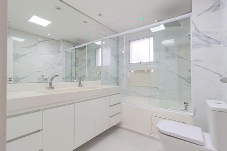 Apartamento para alugar com 180m², 3 quartos e 2 vagasBanheiro - Suíte 3