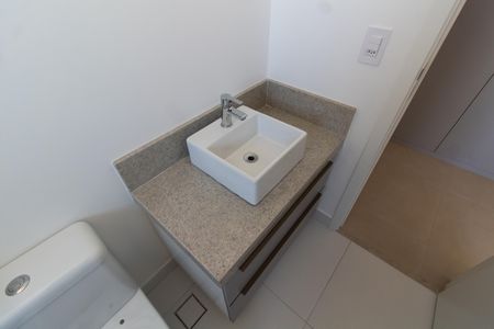 Apartamento à venda com 80m², 2 quartos e 2 vagas Apartamento à venda com 80m², 2 quartos e 2 vagasBanheiro da Suíte 2