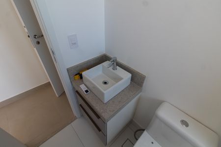 Apartamento à venda com 80m², 2 quartos e 2 vagas Apartamento à venda com 80m², 2 quartos e 2 vagasBanheiro da Suíte 1
