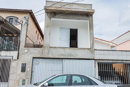 Casa à venda com 125m², 2 quartos e 2 vagas Casa à venda com 125m², 2 quartos e 2 vagasFachada