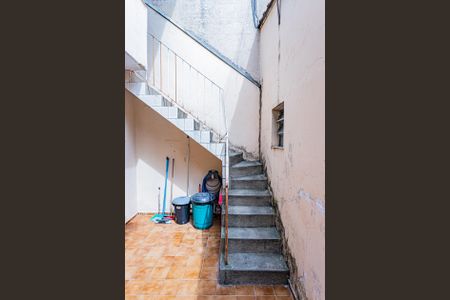 Casa à venda com 125m², 2 quartos e 2 vagas Casa à venda com 125m², 2 quartos e 2 vagasEscada