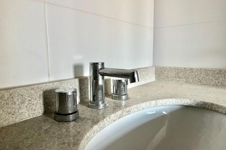 Apartamento à venda com 115m², 2 quartos e 2 vagas Apartamento à venda com 115m², 2 quartos e 2 vagasBanheiro da Suíte