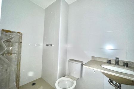 Apartamento à venda com 115m², 2 quartos e 2 vagas Apartamento à venda com 115m², 2 quartos e 2 vagasBanheiro Corredor