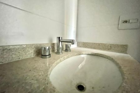 Apartamento à venda com 115m², 2 quartos e 2 vagas Apartamento à venda com 115m², 2 quartos e 2 vagasBanheiro Corredor