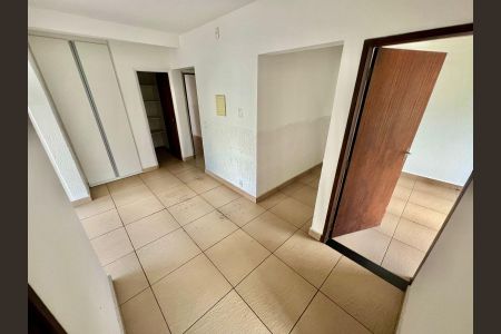 Casa à venda com 288m², 8 quartos e 4 vagasCorredor