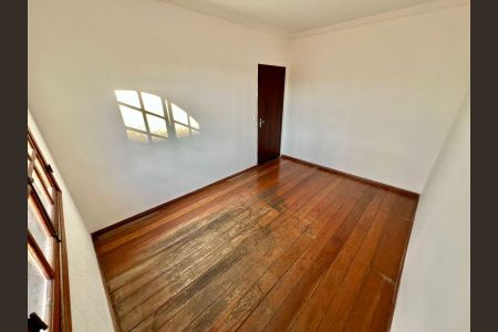 Casa à venda com 288m², 8 quartos e 4 vagasQuarto 4