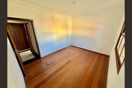 Casa à venda com 288m², 8 quartos e 4 vagasQuarto 3