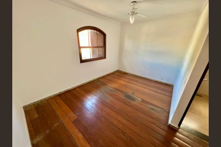 Casa à venda com 288m², 8 quartos e 4 vagasSuíte