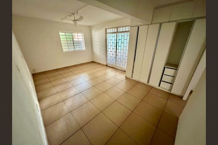 Casa à venda com 288m², 8 quartos e 4 vagasQuarto 5