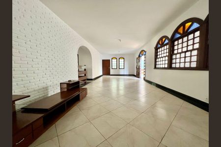 Casa à venda com 288m², 8 quartos e 4 vagasSala