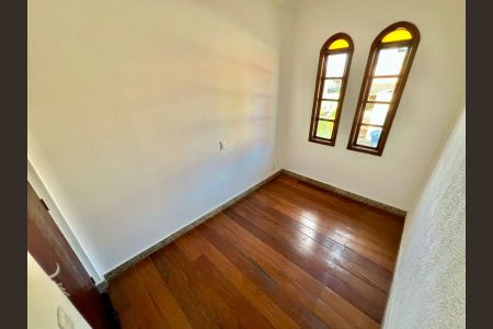 Casa à venda com 288m², 8 quartos e 4 vagasQuarto 2