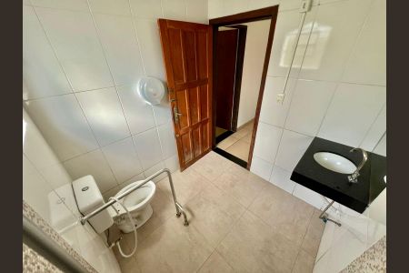 Casa à venda com 288m², 8 quartos e 4 vagasBanheiro social inferior