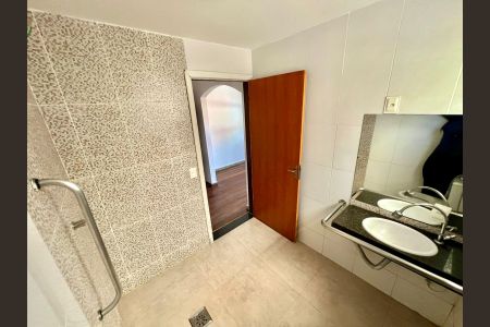 Casa à venda com 288m², 8 quartos e 4 vagasBanheiro da Suíte