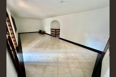 Casa à venda com 288m², 8 quartos e 4 vagasSala