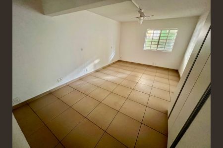 Casa à venda com 288m², 8 quartos e 4 vagasQuarto 5