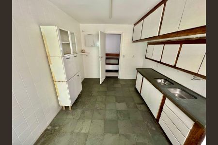 Casa à venda com 288m², 8 quartos e 4 vagasCozinha