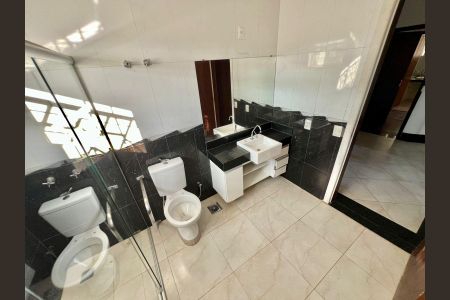 Casa à venda com 288m², 8 quartos e 4 vagasBanheiro superior