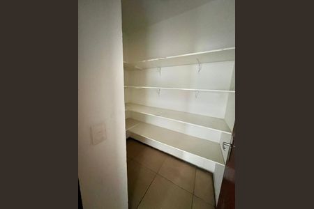 Casa à venda com 288m², 8 quartos e 4 vagasDespensa